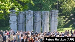 Crowds gather at a memorial to Soviet soldiers in the Antakalnis cemetery in Vilnius in May 2013. The brutalist sculptures were torn down in December 2022 after an earlier UN Human Rights Committee<a href="https://www.delfi.lt/en/culture/lithuania-asks-un-committee-to-lift-temporary-protection-measures-applied-on-soviet-monument-in-antakalnis-cemetery-91407973"> <strong>injunction had paused the work.</strong></a><br />
&nbsp;