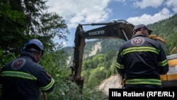 Rescue teams are continuing to search for nine other people who have been missing since the landslide hit Shovi last week. 