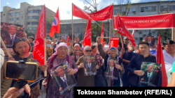 Supporters of Adakhan Madumarov rally outside the Bishkek City Court in September.