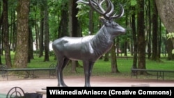 The Deer sculpture in a Smolensk park by German artist Richard Friese 