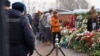 Hundreds Visit Navalny's Grave Under Police Surveillance