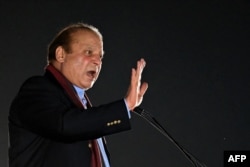 Former Pakistani Prime Minister Nawaz Sharif (file photo)