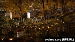 <font style="vertical-align: inherit;"><font style="vertical-align: inherit;">The Rasos Cemetery in Vilnius, Lithuania, was lit up on November 1 with thousands of candles to honor the dead, including many famed Belarusians.&nbsp;</font></font>