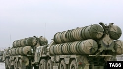 An S-300 Favorit air-defense system at the Alabino Training Range near Moscow