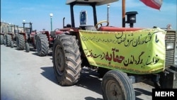 Farmers in Iran's Isfahan Province protest against the transfer of water from the Zayandehrood River to Yazd Province.