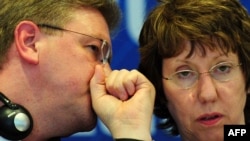 EU foreign policy chief Catherine Ashton (right) and EU Enlargement Commissioner Stefan Fuele (file photo)