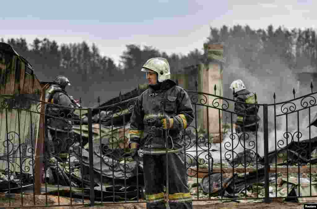 Қостанай облысындағы өртке не себеп болғаны белгісіз. Төтенше жағдай министрлігі өртке күннің ыстықтығы себеп болуы мүмкін деп мәлімдеген. Өрттен соң &quot;Отпен абайсыз жұмыс iстеу арқылы ауыр зардаптарға әкеп соққан не аса ірі залал келтірілген іс-әрекет&quot;, &quot;Ормандарды жою&quot;, &quot;Абайсызда екі не одан да көп адамның өліміне әкеп соққан өрт қауіпсіздігі талаптарын бұзу&quot; баптары бойынша қылмыстық іс қозғалды.&nbsp;Аманқарағай ауылы. 5 қыркүйек 2022 жыл.&nbsp;&nbsp;