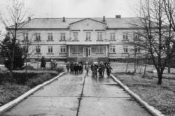 A school in the Ukrainian town of Opytne, likely during the Soviet period