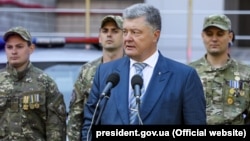 Ukrainian President Petro Poroshenko: "I am sorry to have created inflated expectations."