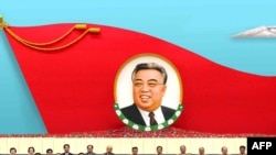 Another detail that has raised suspicions about North Korea is the fact that the attacks on South Korea proliferated on July 8, the 15th anniversary of North Korean leader Kim Il Sung's death (here being celebrated in Pyongyang).