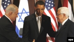 U.S. President Barack Obama greets Israeli Prime Minister Benjamin Netanyahu (left) and Palestinian President Mahmud Abbas at a trilateral meeting in New York on September 22.