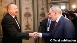 Armenian Prime Minister Nikol Pashinian (right) and Azerbaijani President Ilham Aliyev meet in Munich in February 2020.