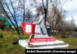 A Soviet-era memorial to the Russian Civil War in Novochernorechensky