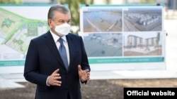 President Shavkat Mirziyoev publicly accused Akram Rahmonqulov of "betraying presidential politics" over the collapse of a high-rise residential building under construction in the regional capital.