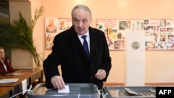 Outgoing Moldovan President Radu Timofti casting his ballot in the election for his successor late last month. 