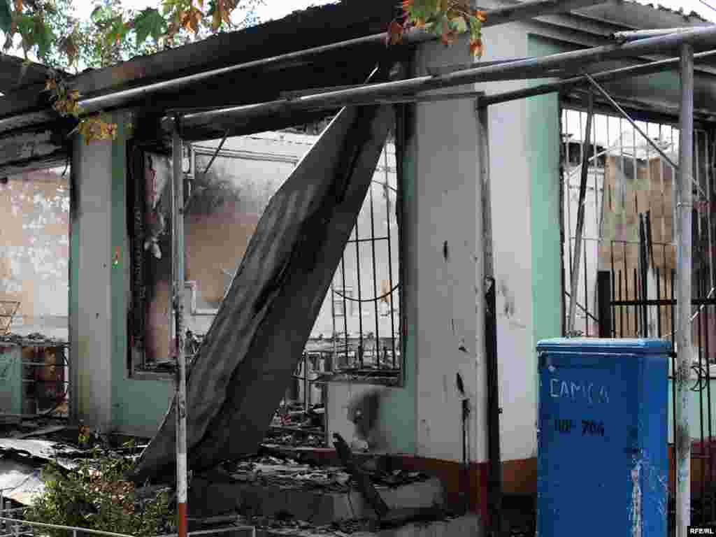 Scene of destruction in Osh's ethnic Uzbek Cheremushky neighborhood -    