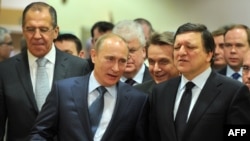 Russian President Vladimir Putin European (center) will welcome European Commission President Jose Manuel Barroso (right) and other EU leaders.