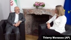 European Union foreign-policy chief Federica Mogherini (right) meets with Iranian Foreign Minister Mohammad Javad Zarif in Brussels on May 15.