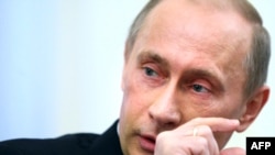 Russian Prime Minister Vladimir Putin has threatened to cut gas deliveries to Ukraine.