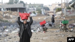 Palestinian families leave the Gaza town of Rafah on January 8.