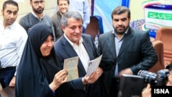 Mohsen Hashemi (center)