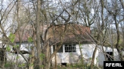 An abandoned home in the town of Chornobyl