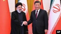 Iranian President Ebrahim Raisi (left) and Chinese President Xi Jinping meet in Beijing in February 2023. How much sway does China actually have over Iran and the Huthis? And would it even want to use it?