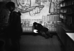 The secondhand section of a Novokuznetsk bookshop in 1983