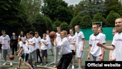 U.S. President Barack Obama at a shootaround on the White House basketball court with a delegation of Russian youths, who traveled to Washington, D.C. under the first exchange of the U.S.-Russia Bilateral Presidential Commission. (official photo - Souza)