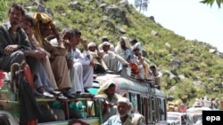 Displaced persons from the Buner area returning to their villages on May 19.