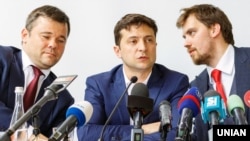 From left to right: Ukrainian presidential office head Andriy Bohdan, Ukrainian President Volodymyr Zelenskiy, and deputy presidential office head Oleksiy Honcharuk. (file photo)