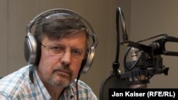 Jan Maksymiuk of RFE/RL's Belarus Service visits "The Blender" studios to talk about his country's deepening financial crisis.