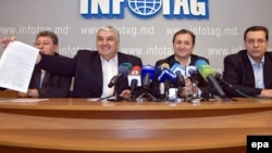 The leaders of the opposition parties introduce their Alliance for European Integration in Chisinau on August 8.