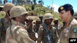 Army chief General Ashfaq Parvez Kayani (right) with troops in Swat Valley in mid-May