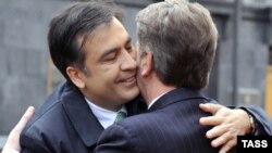 Ukrainian President Viktor Yushchenko (right) greets his Georgian counterpart Mikheil Saakashvili in Kyiv last November. Will Viktor Yanukovuych greet him so warmly?