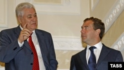 Russian President Dmitry Medvedev (right) meets with his Moldovan counterpart, Vladimir Voronin, in Sochi.