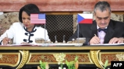 Czech Foreign Minister Karel Schwarzenberg and U.S. Secretary of State Condoleezza Rice sign the missile deal in Prague.