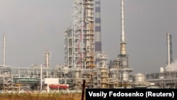 An oil refinery in Belarus located on a branch of the Druzhba oil pipeline (file photo)