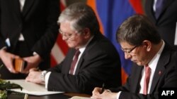 Armenian Foreign Minister Eduard Nalbandian (left) and his Turkish counterpart, Ahmet Davutoglu, signed documents in Zurich on October 10 that could lead to reestablishing diplomatic ties and reopening their border.