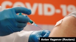 A person receives a dose of the Sputnik V vaccine against COVID-19 at an inoculation center in a shopping mall in St. Petersburg. (file photo)