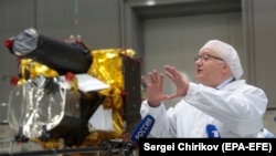 Rashid Sunyaev speaks near the Spektr-RG instruments at an assembly shop of the Lavochkin Science and Production Association in Khimki, outside Moscow, in April.