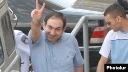 Arrested opposition leader Nikol Pashinian makes a victory sign as he is taken to a court in Yerevan on July 2, 2009.