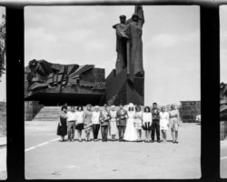 A wedding party at the Donbas Liberators monument in Donetsk