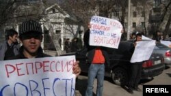 Kyrgyz protests in support of opposition leader Alikbek Jekshenkulov