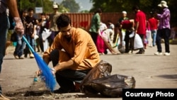 A single tweet mobilized thousands of young Pakistanis to clean up the streets in some major cities after a wave of extremist violence.