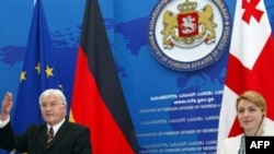 German Foreign Minister Frank-Walter Steinmeier (left) with Georgia's Eka Tkeshelashvili after his arrival in Tbilisi