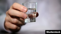 Poisonings with surrogate alcohol are common in Russia as people look to save money on cheaper drinks. (illustrative photo)