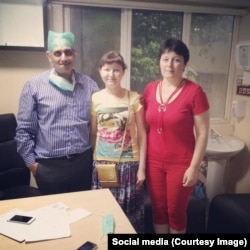 Heart-transplant recipient Lyudmila Pimenova (center) poses with her mother and the Indian surgeon who performed the operation.