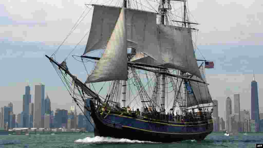 &quot;HMS Bounty&quot; in a 2003 photo