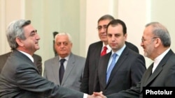 Armenian President Serzh Sarkisian (left) meets Iranian Foreign Minister Manuchehr Mottaki in Yerevan in January.